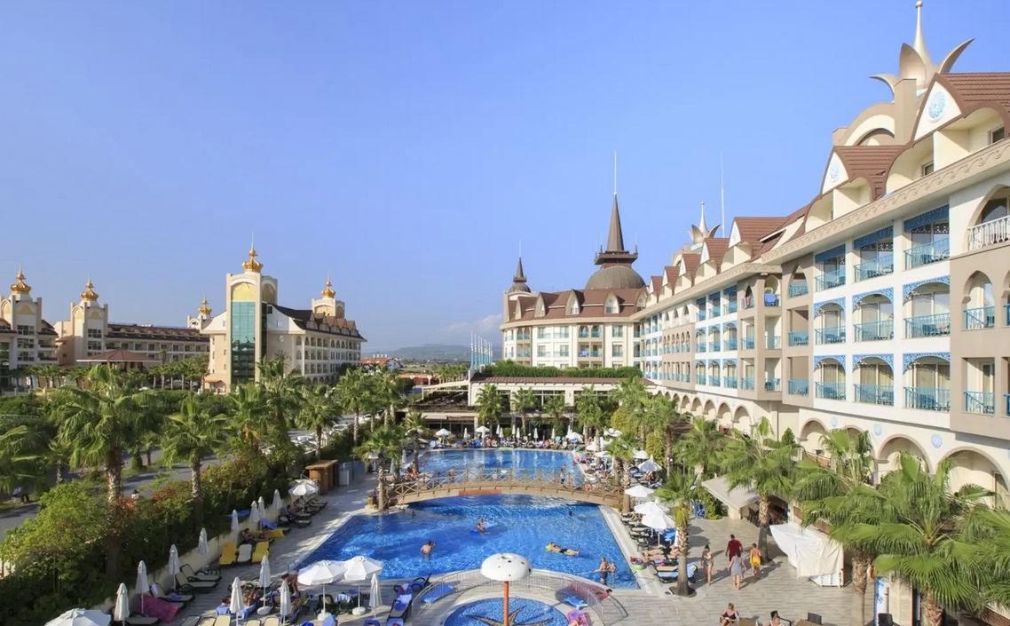 Hotel Side Crown Palace